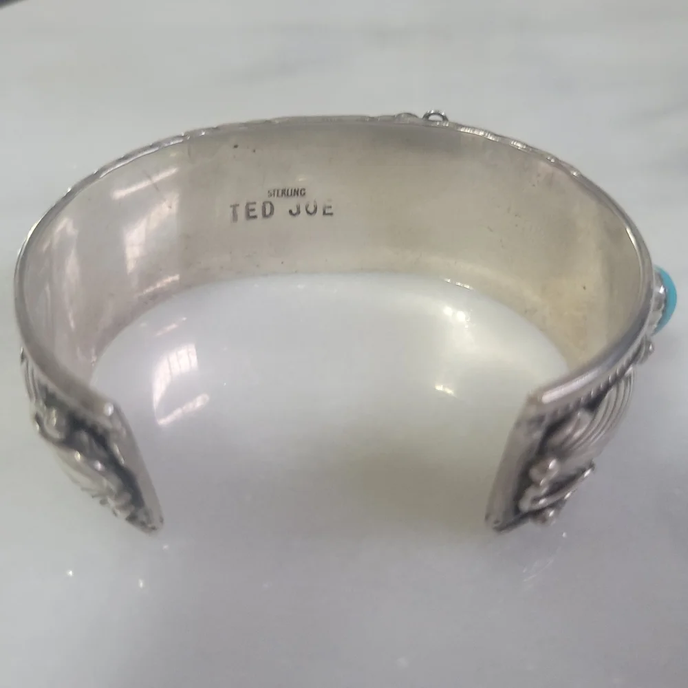 Sterling Silver,Natural Turquoise, Rare Bearclaw "TedJoe" Navajo Cuff Bracelet - Picture 4 of 12